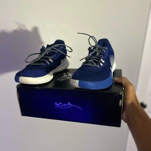 Nickname	Hyper Royal
Colorway	Deep Royal Blue/Hyper Royal/White
Upper -Mesh